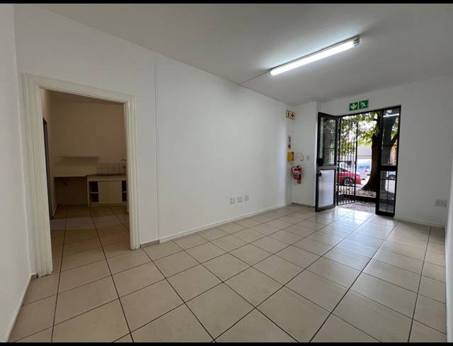 298M² WAREHOUSE TO LET IN OLIVEDALE